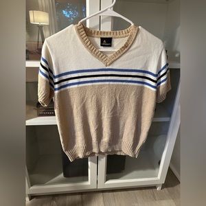 LIZSPORT short sleeve pull over sweater fits like small